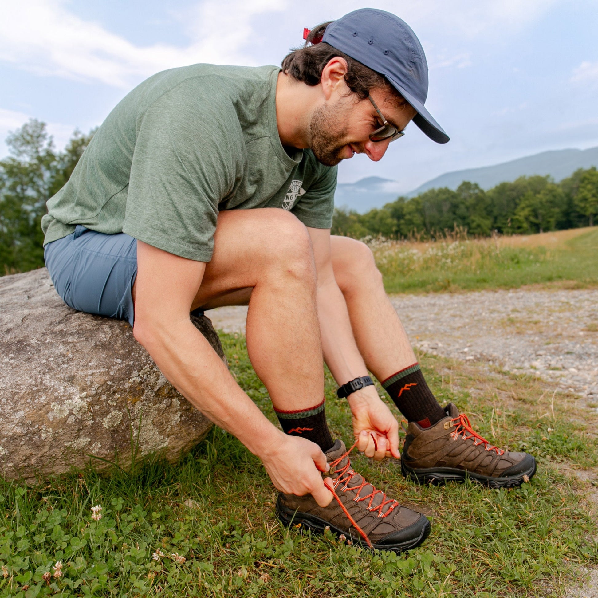Darn Tough Hiker Micro Crew turistické ponožky s tlmením, Walnut