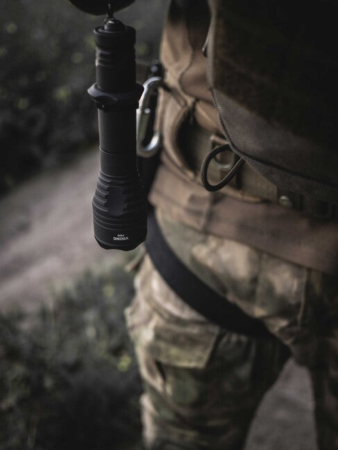 ArmyTek Viking Pro torcia tascabile a LED bianchi da 2050 lm 136 g