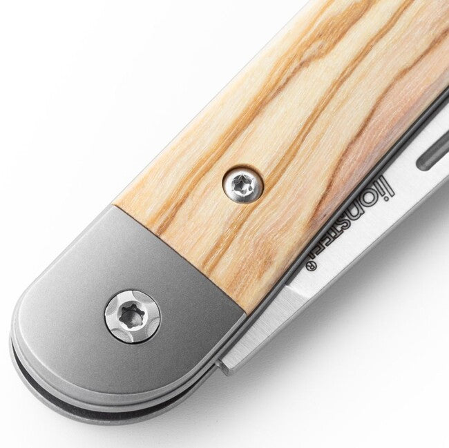 Lionsteel Jack é un nuovo coltello tascabile tradizionale con lama in acciaio M390 JACK JK1 UL
