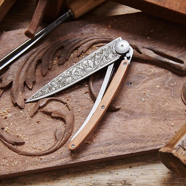 Deejo Tattoo Art nouveau coltello di chiusura legno di ginepro