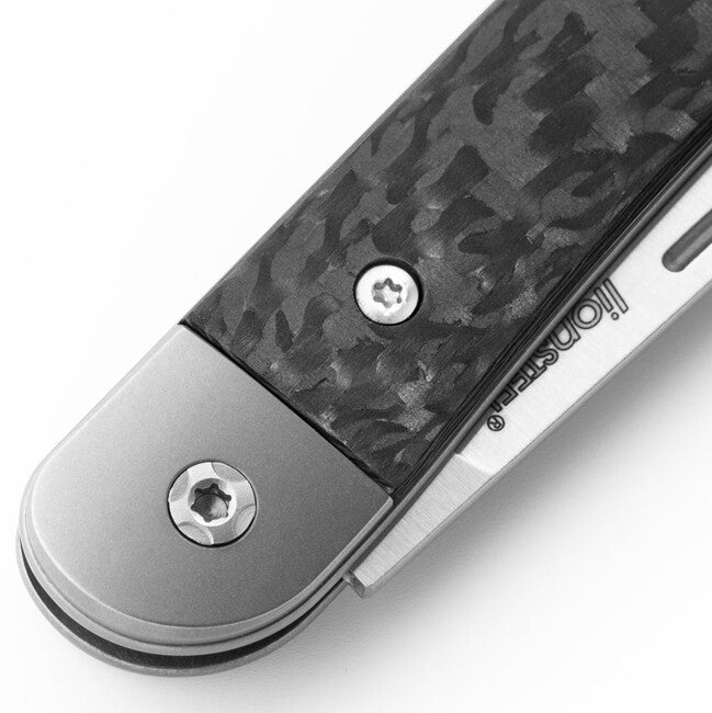 Lionsteel Jack é un nuovo coltello tascabile tradizionale con lama in acciaio M390 JACK JK1 CF
