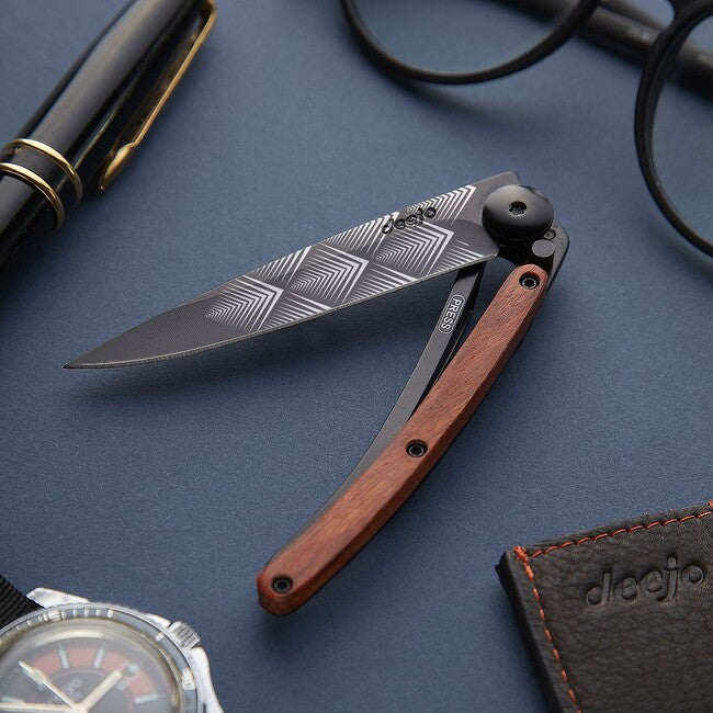Deejo Tattoo coltello di chiusura in legno di corallo nero Art Déco