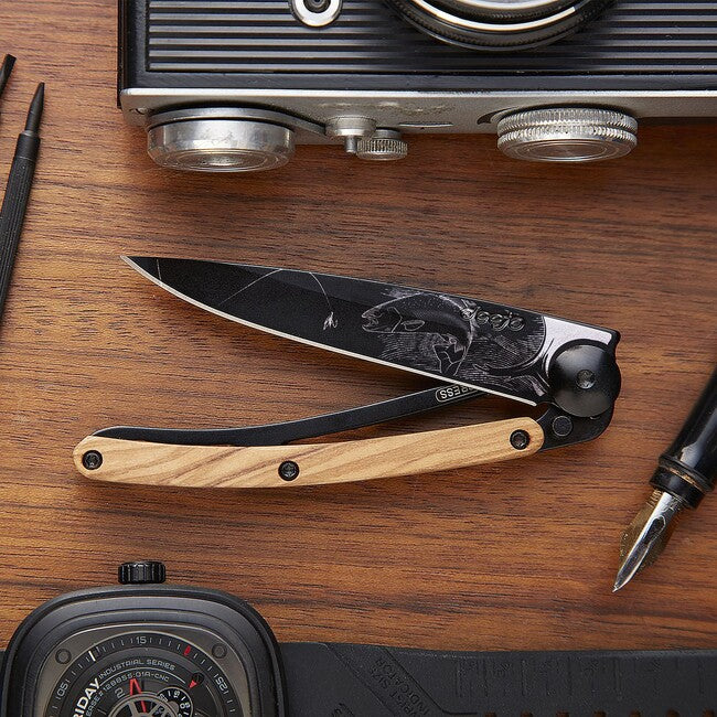 Deejo Tattoo coltello da chiusura in legno d'ulivo nero Trota