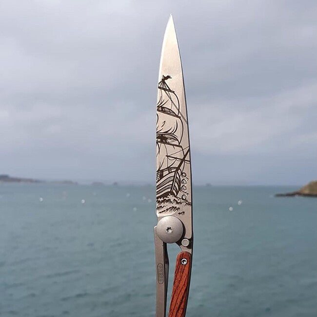 Deejo Coralwood coltello pieghevole Tattoo Corsair
