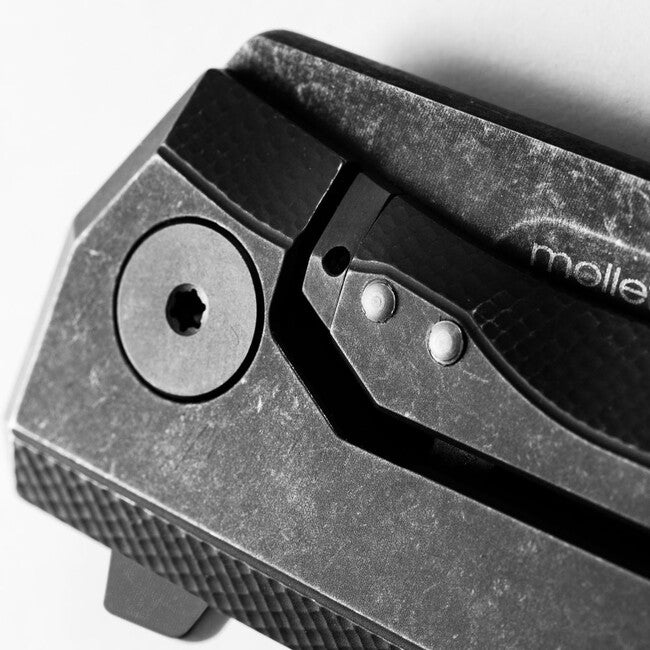 Lionsteel Myto é un coltello hi-tech EDC con lama in acciaio M390 e clip da cintura MYTO MT01B BW.