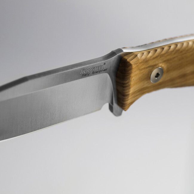 Lionsteel M5 UL pugnale medio lungo con manico in legno d'ulivo.