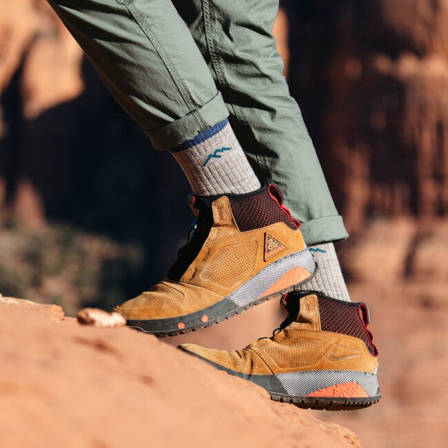 Darn Tough Hiker Micro Crew calzini medio leggero con cuscino, neri