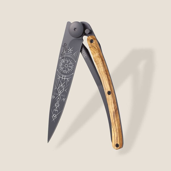 Deejo Tattoo coltello da chiusura legno d'oliva nero vichingo vegvisir