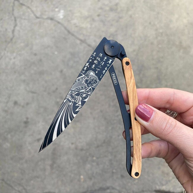 Deejo Samourair coltello da chiusura legno d'ulivo nero, tattoo