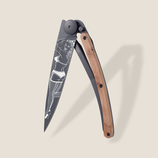 Deejo Tattoo coltello di chiusura Legno di ginepro nero Pin up