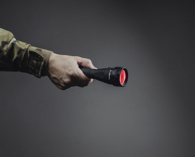 ArmyTek Predator Pro Magnet USB Set tattico esteso, bianco caldo