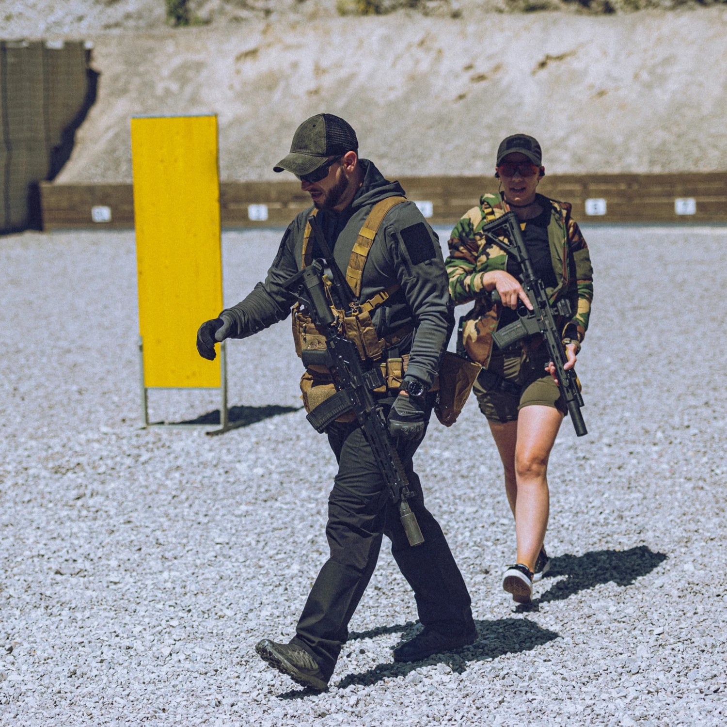 Helikon-Tex Range Hoodie mikina TopCool, čierna – v použití 2