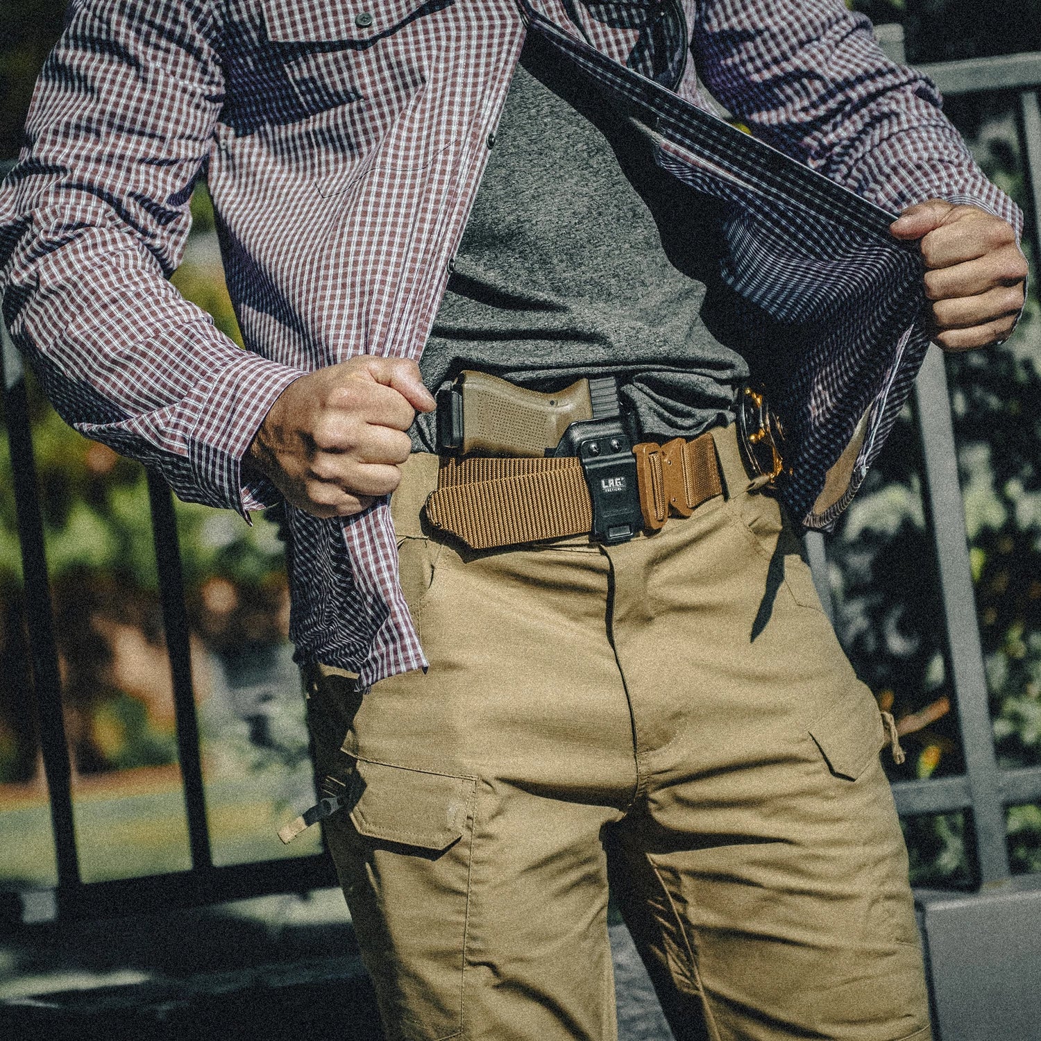 Helikon-Tex košeľa taktická na skryté nosenie Plaid, Ozark Blue – v použití 3