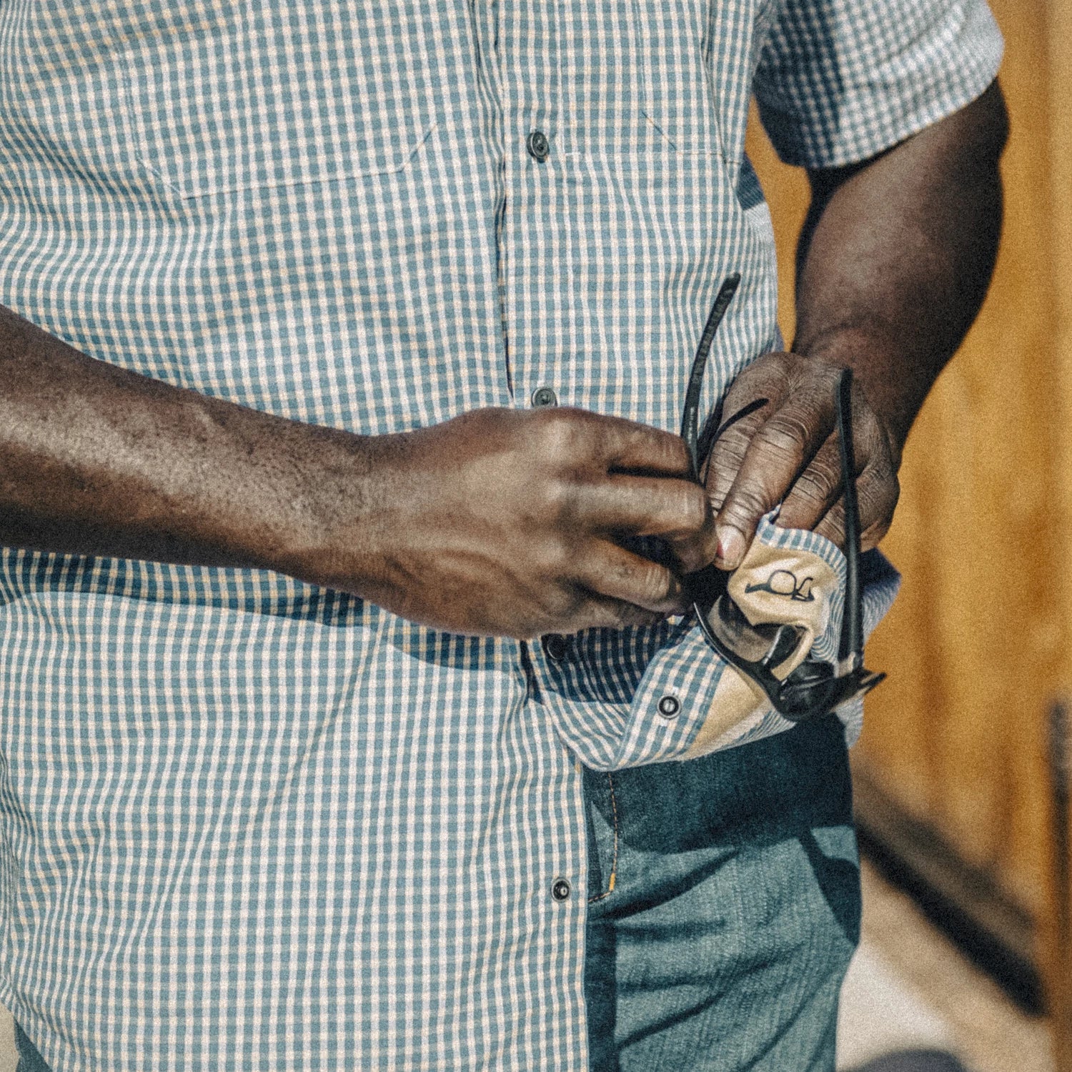 Helikon-Tex Covert Concealed Carry košeľa taktická s krátkym rukávom, Dirt Red Checkered – v použití 3