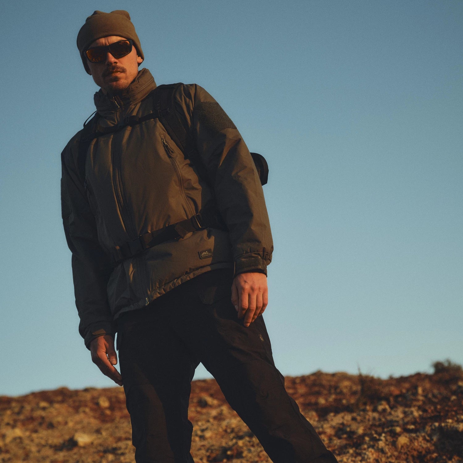Helikon-Tex LEVEL 7 ľahká zimná bunda Climashield Apex 100g, Coyote – v použití 2
