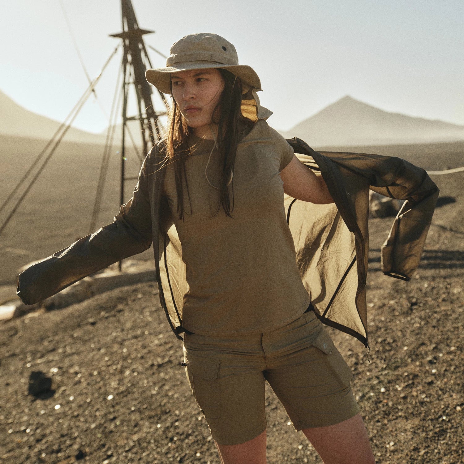 Helikon-Tex TRAMONTANE bunda JACKET, čierna – v použití 2