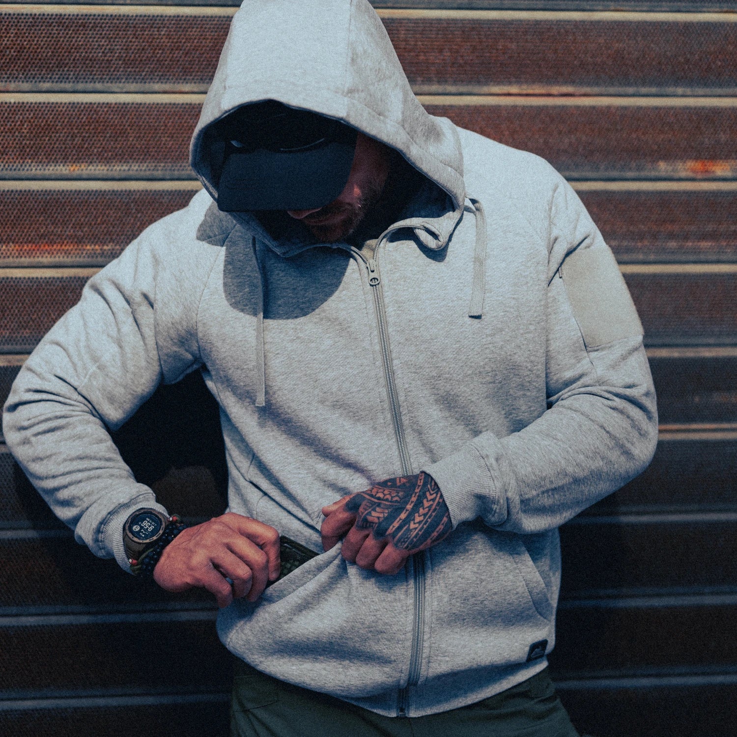Helikon-Tex Urban Tactical lite mikina, čierna – v použití 3
