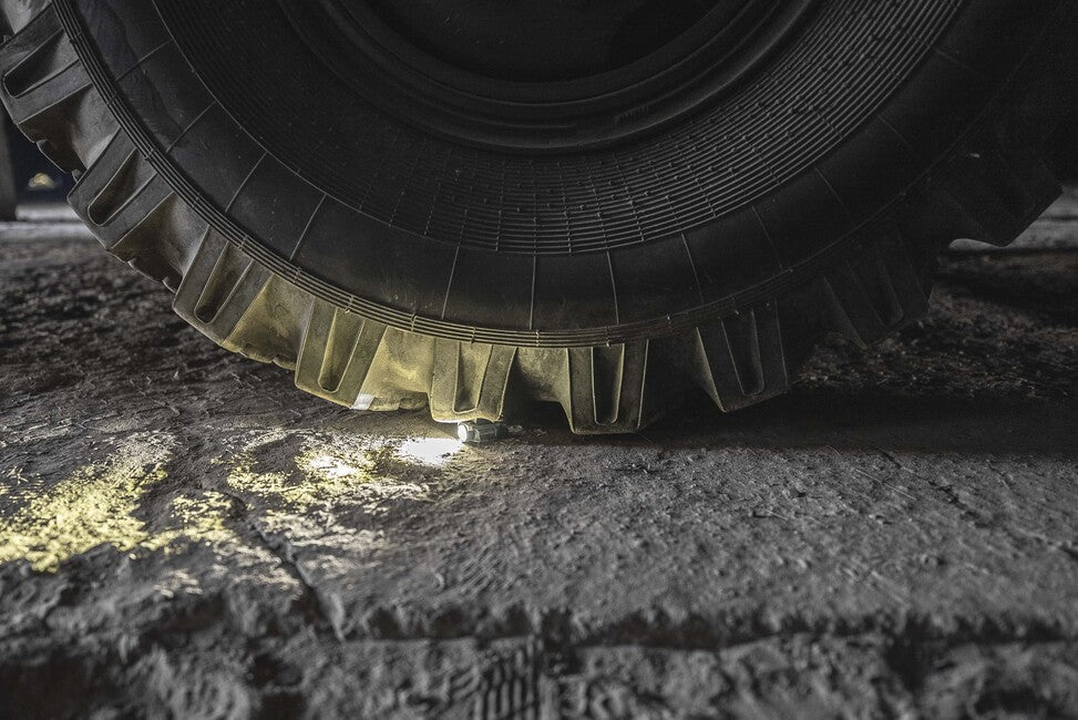ArmyTek Buckler M1 luce per armi compatta e ricaricabile da 700 lm