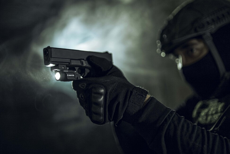 ArmyTek Buckler M1 luce per armi compatta e ricaricabile da 700 lm