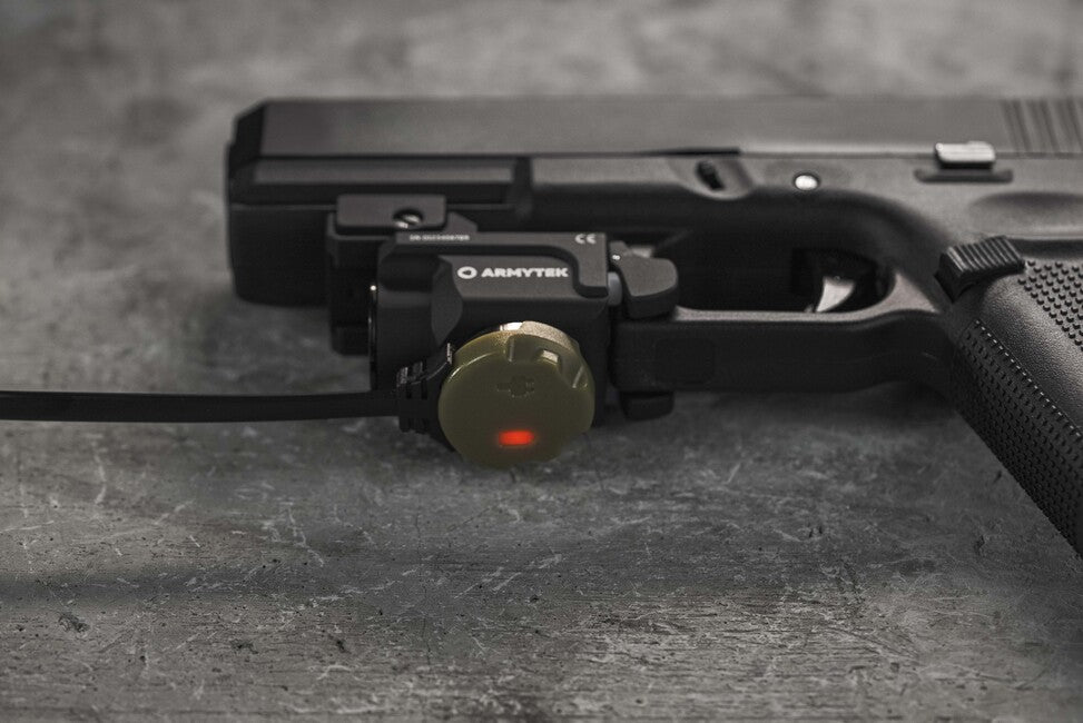 ArmyTek Buckler M1 luce per armi compatta e ricaricabile da 700 lm