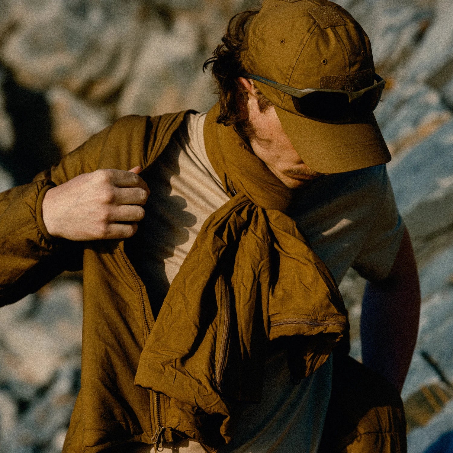 Helikon-Tex šiltovka PolyCotton Ripstop, Coyote – v použití 1