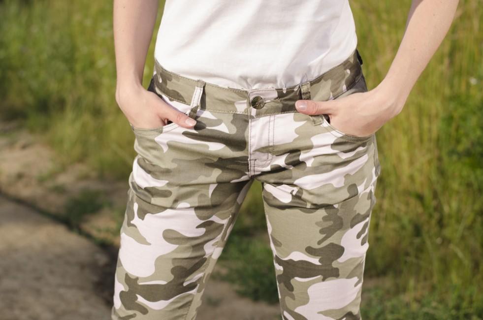 O&T Pantaloni da donna, verde chiaro mimetico