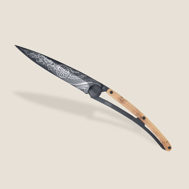 Deejo Tattoo Coltello da chiusura Legno di ginepro nero Celtico