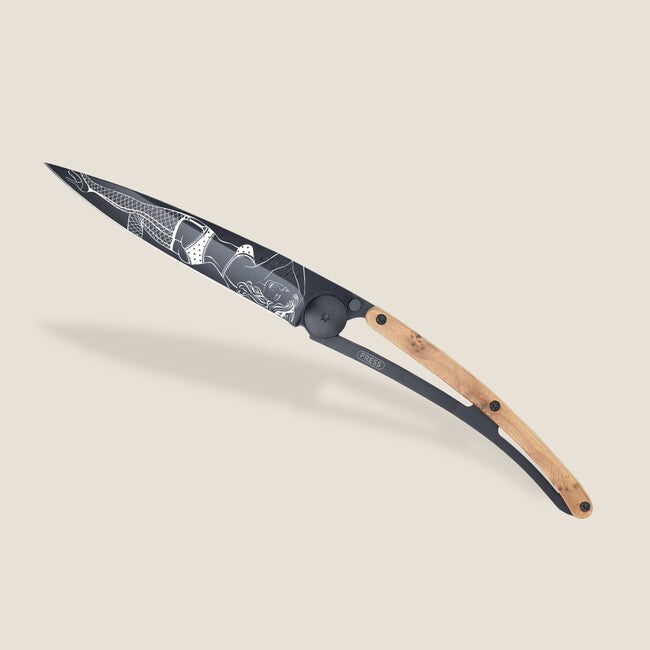 Deejo Tattoo coltello di chiusura Legno di ginepro nero Pin up