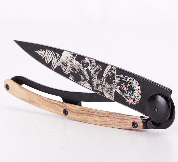 Deejo Tattoo Coltello pieghevole Legno d'oliva nero Fungo