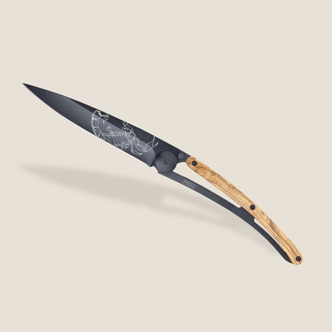 Deejo Tattoo coltello da chiusura nero in legno d'ulivo Scorpio