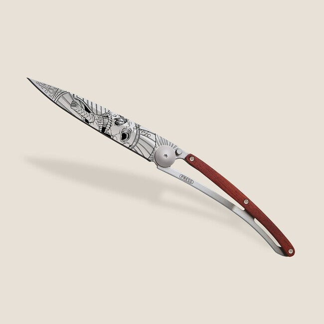 Deejo Tatuaggio che chiude il coltello teschio di faraone