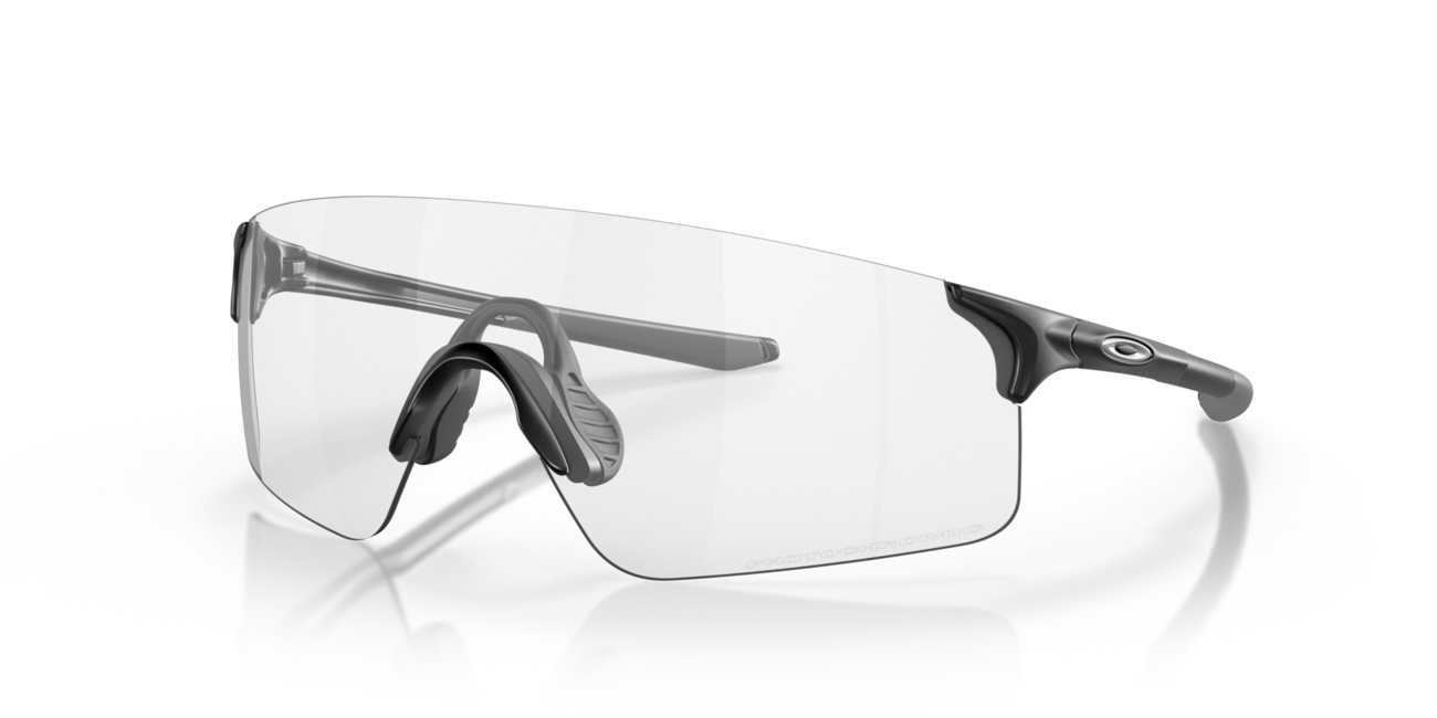 Oakley Evzero Blades occhiali fotocromatici con telaio matte black e con le diapositive clear 50% black irid photo