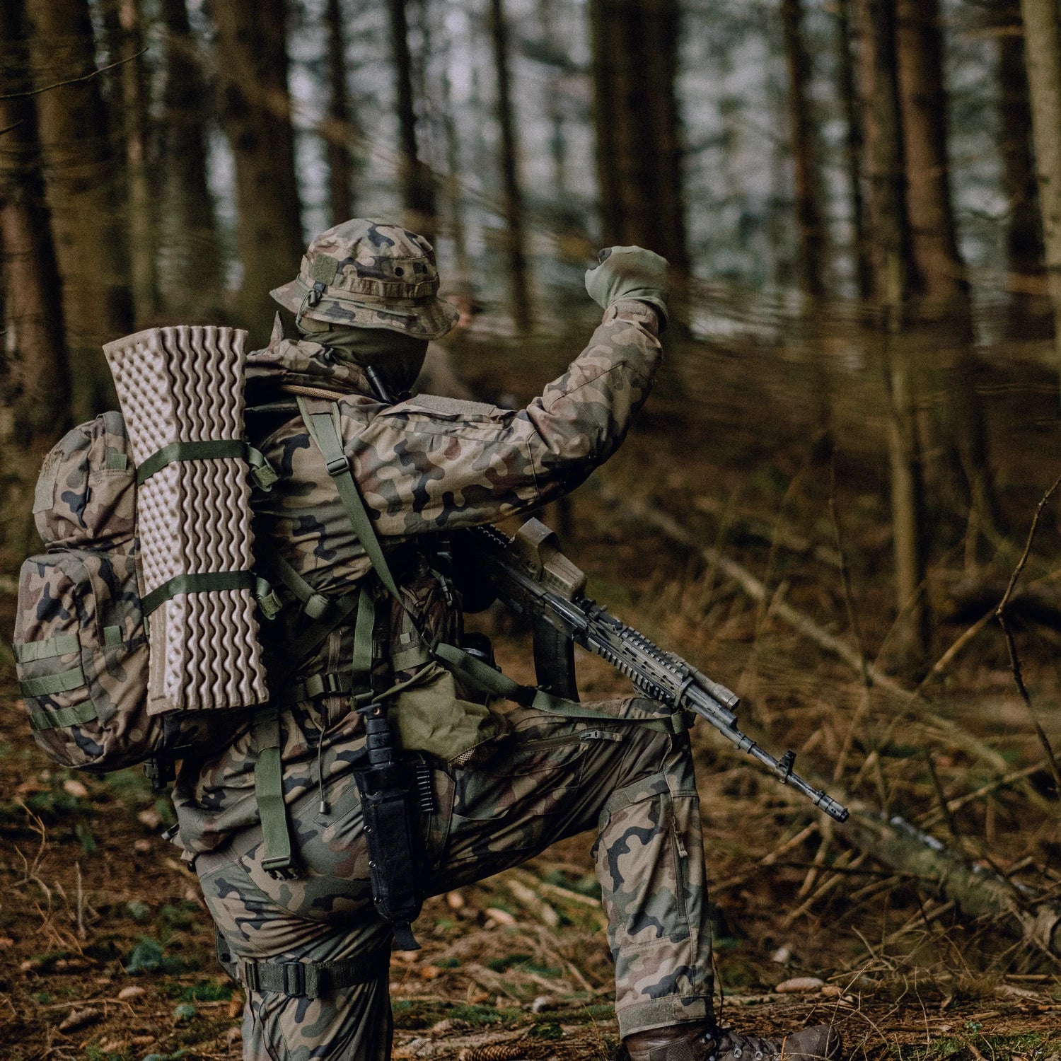 Helikon-Tex MBDU nohavice NyCo Ripstop, PL Woodland – v použití 2